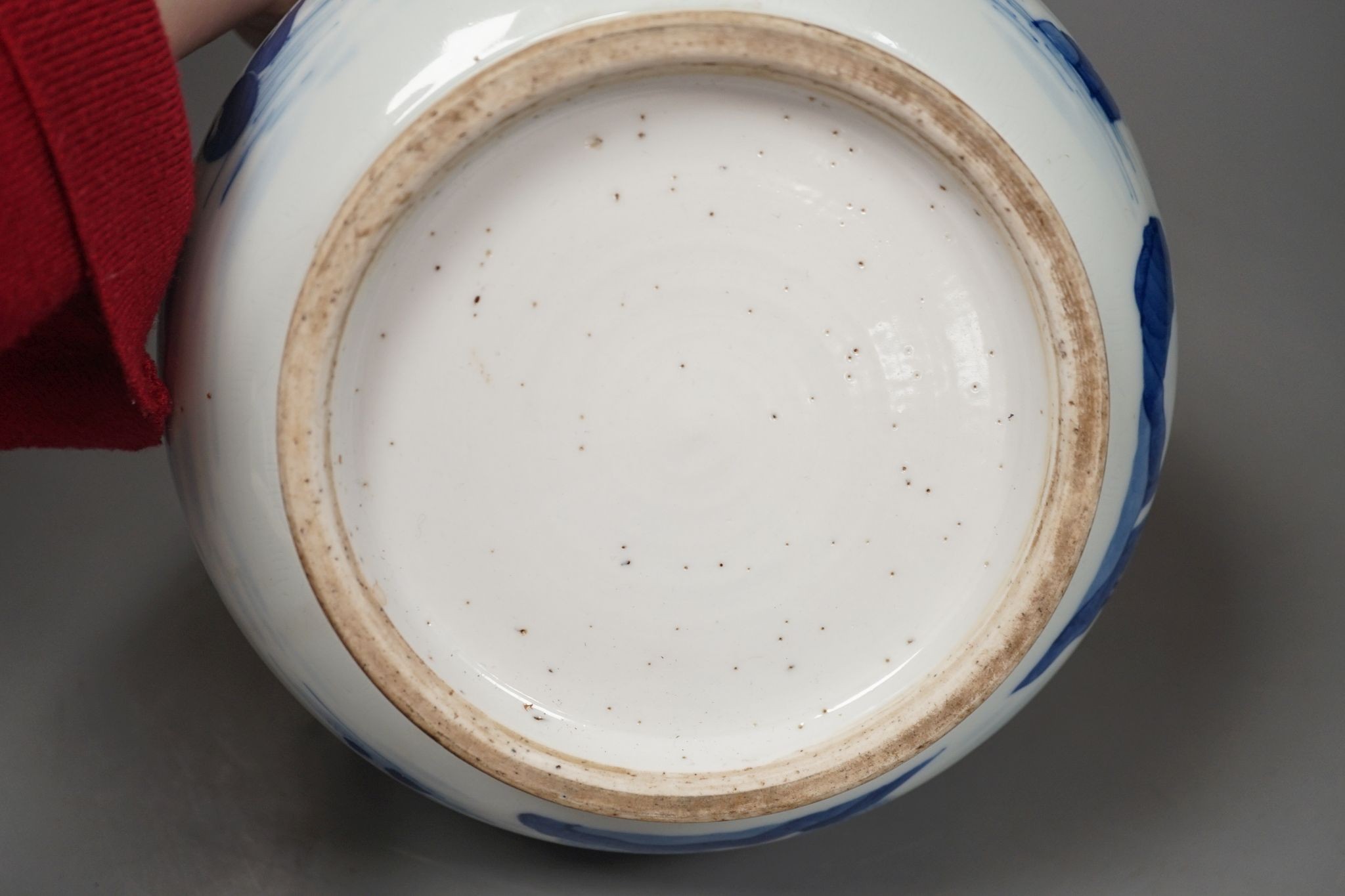 A Chinese blue and white censer, 19cm